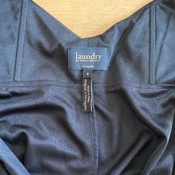 Black dress - Picture 3 of 5